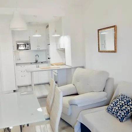 Bright & Cozy Flat With Views Of